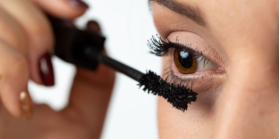 Waterproof Mascara vs Non-Waterproof Mascara
