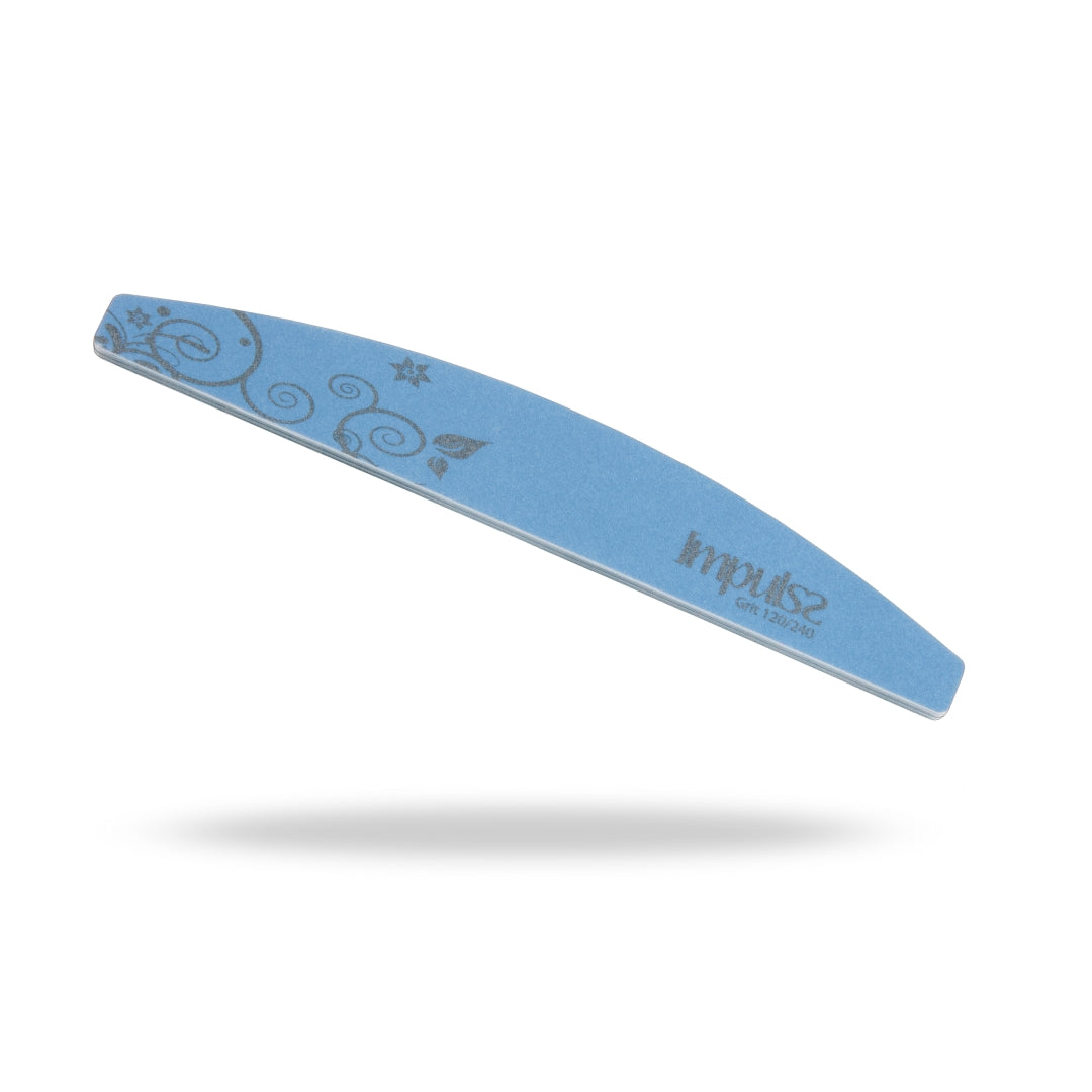 Nail Vijl van Impulss, een lichtblauwe, gebogen vijl met een decoratief ontwerp voor het verzorgen van nagels.