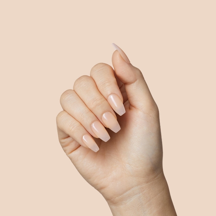 Bare But Better Nails - Embrace It, natuurlijke nagels in zachte nude tint, elegant en stijlvol gepresenteerd.