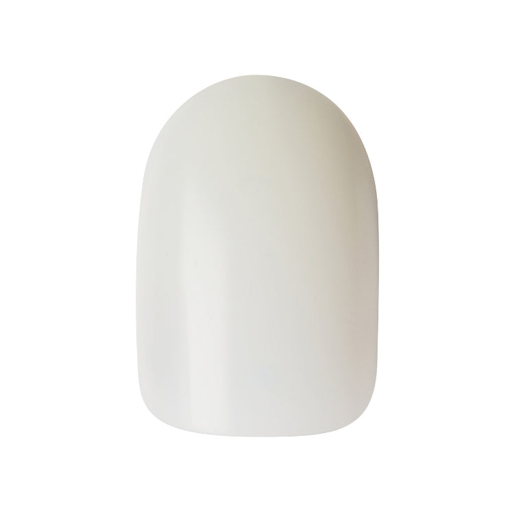 100 Full Cover Nails - Active Oval in een matte witte kleur, perfect voor een elegante nagelstijl.