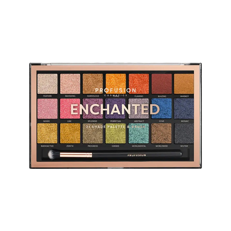 Pro Artistry Palette Enchanted van Profusion met 21 sprankelende oogschaduws in diverse kleuren en een applicator.