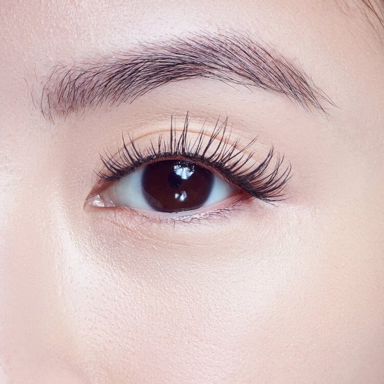 Kiss Bare Collection 02, een natuurlijke wimperlook met lange, volle wimpers voor een subtiele uitstraling.