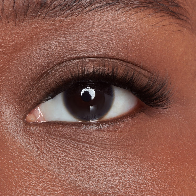 imPRESS Long Lasting No Glue Falsies | Demi Wispy, natuurlijke wimpers met een lichte krul voor een subtiele look.