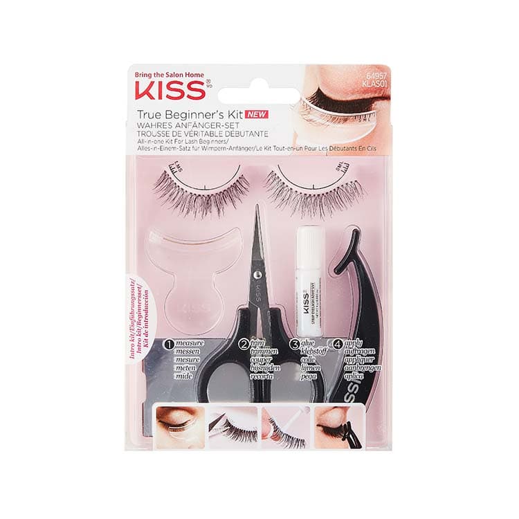 True Beginners Kit van Kiss met valse wimpers, lijm, schaar en applicator in een transparante verpakking.