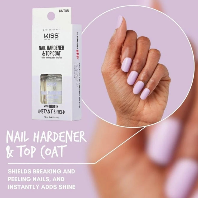 KISS Nail Hardener & Top Coat in een transparante verpakking met een hand die lichtpaarse nagels toont.