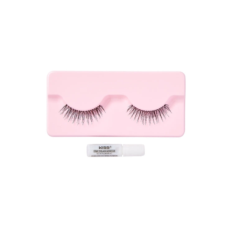 Kunstwimpers Natural - Daydreamy in een roze verpakking met een bijpassende lijm voor een natuurlijke look.