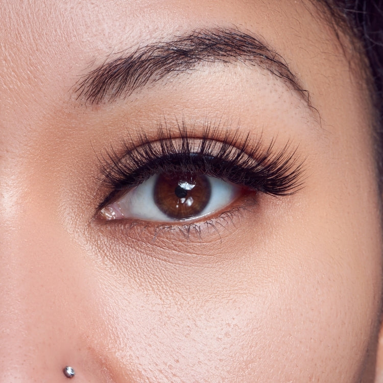 Kunstwimper Mink - Dazzling, lange, volle wimpers met een natuurlijke uitstraling, perfect voor een glamoureuze look.