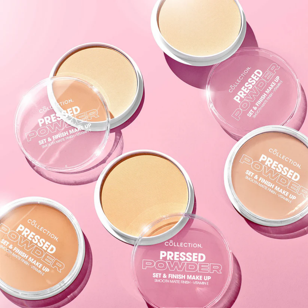 Pressed Powder in transparante verpakking, verkrijgbaar in verschillende huidtinten voor een matte finish.