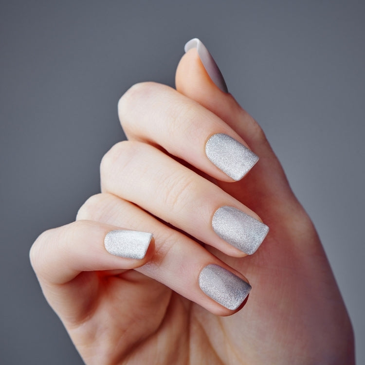 Gel Fantasy Magnetic - Dignity in glanzend zilver, perfect voor een stijlvolle manicure met een moderne uitstraling.