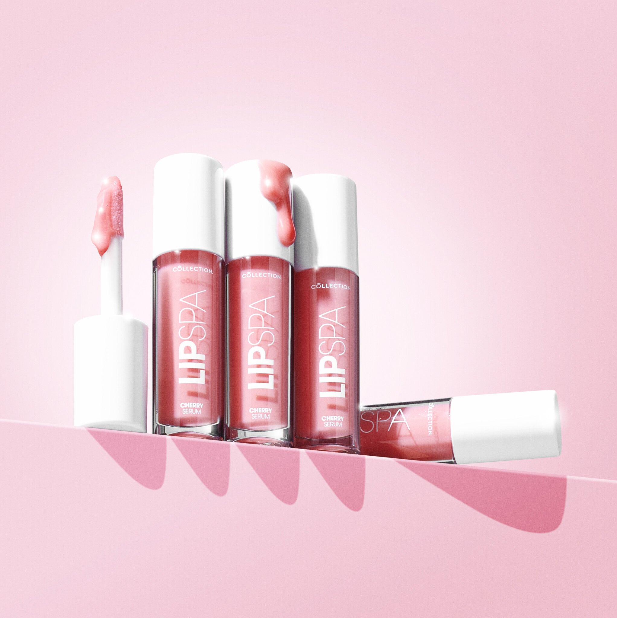 Lip Spa Lip Serum - Bare It All in een elegante, transparante verpakking met een zachte roze tint en applicator.