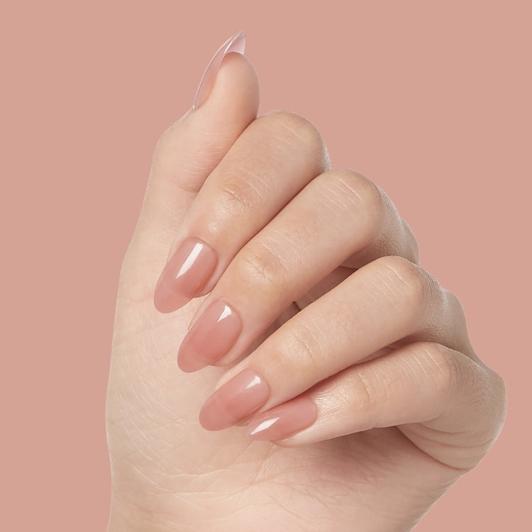 imPRESS Color Bare But Better - serenity, natuurlijke nude nagels in een elegante hand met een zachte glans.