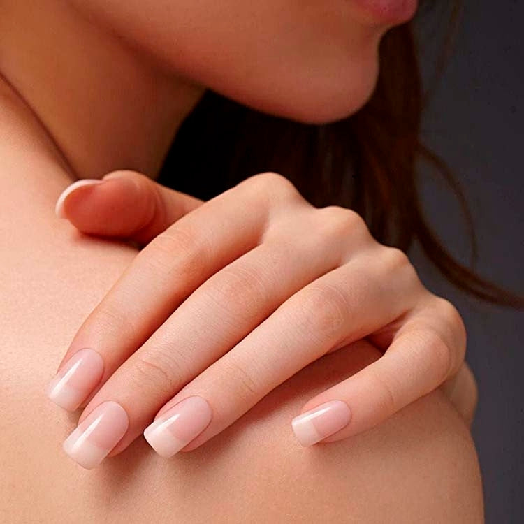 Acrylic French Nude Nails - Cashmere in een elegante nude kleur met een Franse manicure, perfect voor een verzorgde look.