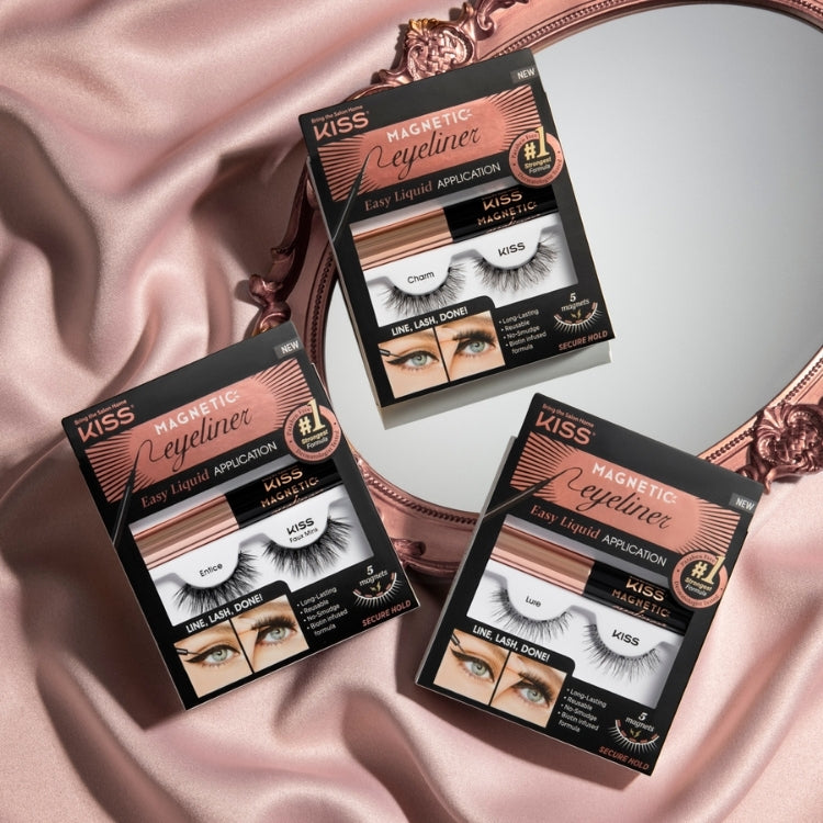 Magnetic Eyeliner & Lash Kit - Lure, drie verpakkingen met magnetische eyeliner en wimpers op een satijnen achtergrond.