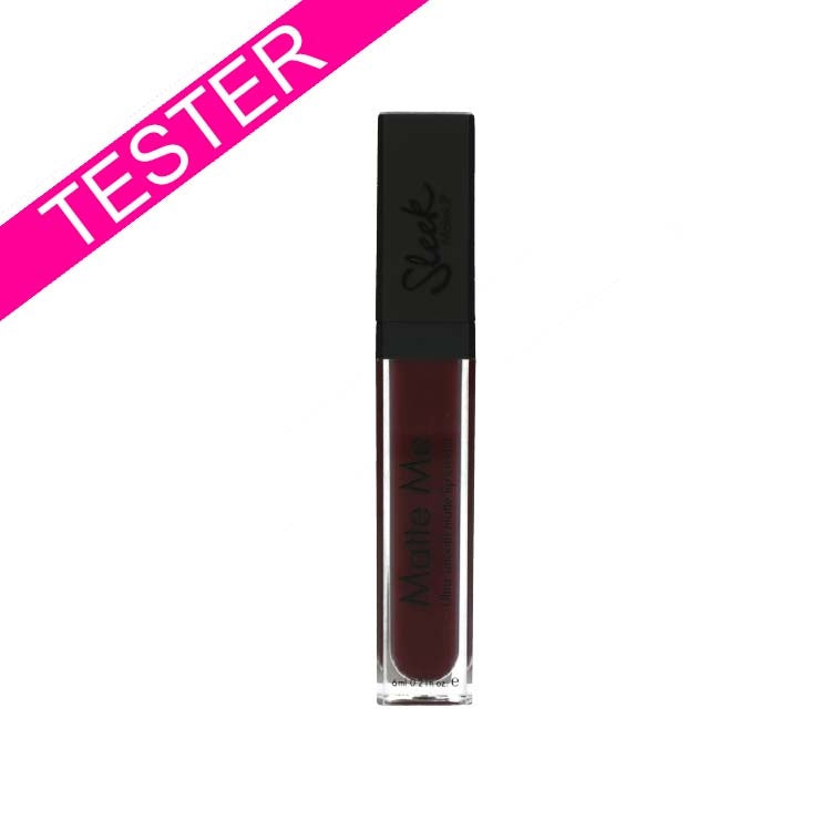 Matte Me Lip Cream - Vino Tinto TESTER in een slanke, transparante verpakking met zwarte dop, diep rode kleur.
