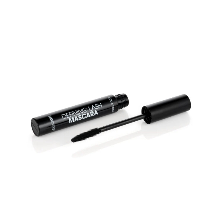 Fast Stroke Defining Lash Mascara in zwarte verpakking met een slanke tube en een borstel voor gedefinieerde wimpers.