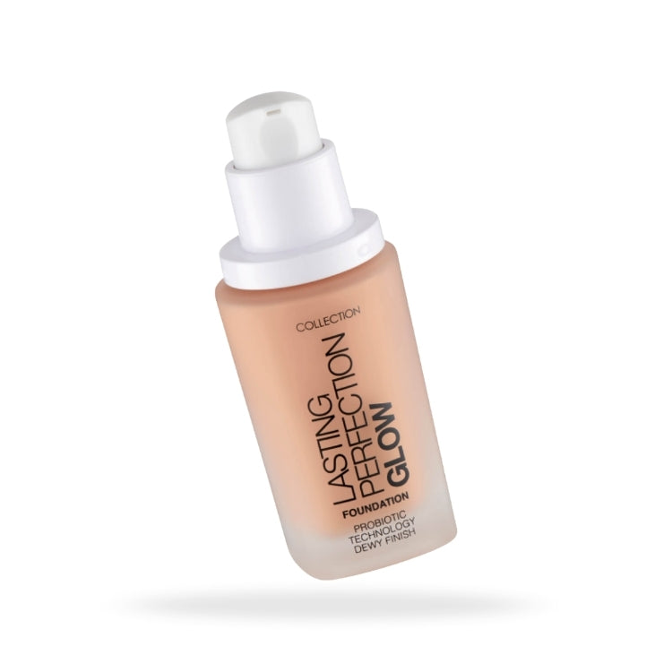 Lasting Perfection Glow Foundation in een lichte, vloeibare verpakking met pomp, voor een stralende finish.