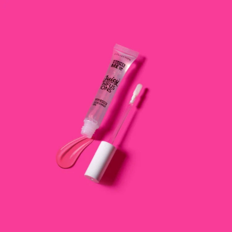 Gloss Me Up Juicy Infusion Lip Gloss in een doorzichtige tube met een applicator, op een felle roze achtergrond.