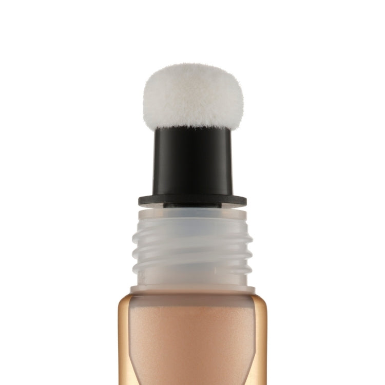 Filter Finish Liquid Highlight Wand in een gouden verpakking met een zachte applicator voor een stralende huid.