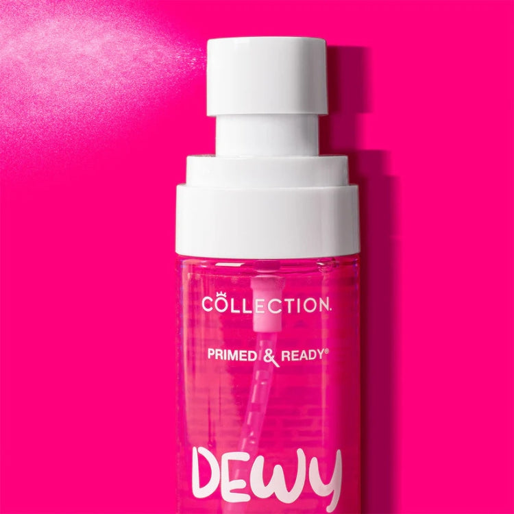 Primed & Ready Dewy Setting Spray in een heldere roze verpakking met witte spraydop voor een frisse uitstraling.