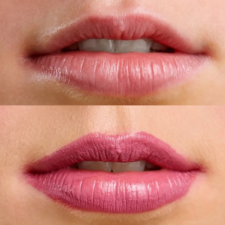 Glaze High Colour Liquid Lipstick in een zachte roze tint, met een glanzende afwerking op volle lippen.